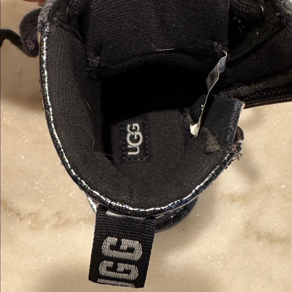 UGG - Picture 7 of 7